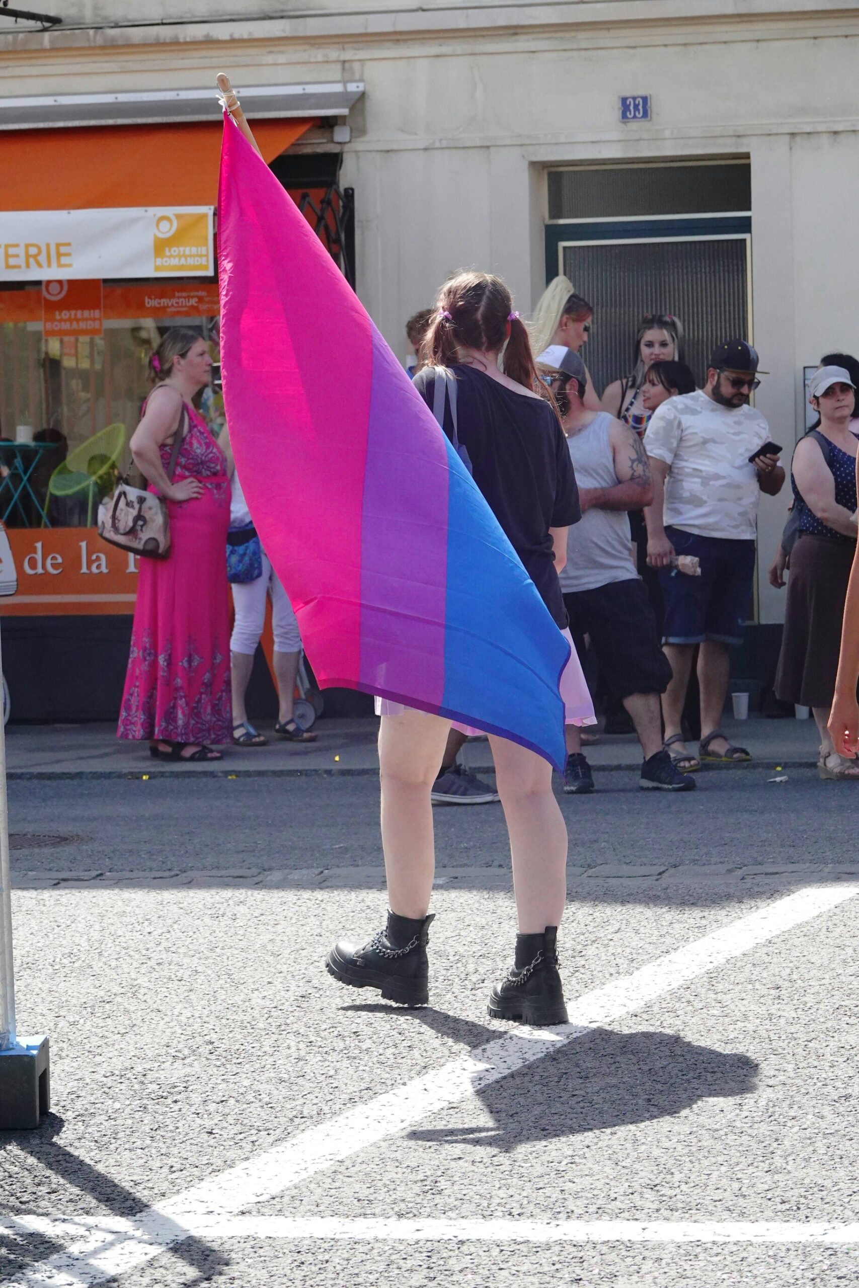 Hva står det biseksuelle flagget for og når ble det laget?