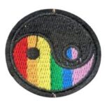 Pride yin yang broderi med pridefarger.
