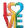 Bokstavene i ordet love brodert med pridefarger.