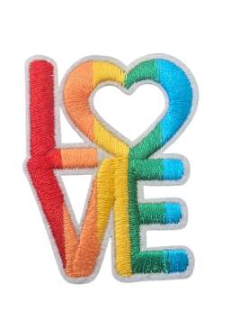 Love bokstaver pridefarger broderi Bokstavene i ordet love brodert med pridefarger.