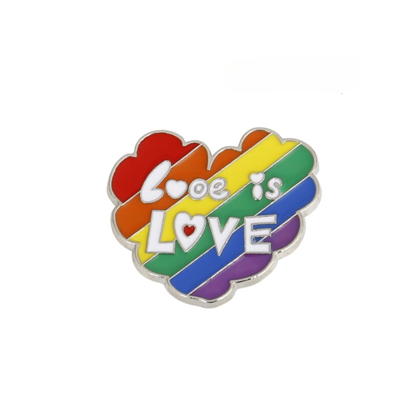 Pride pin med teksten "love is love".