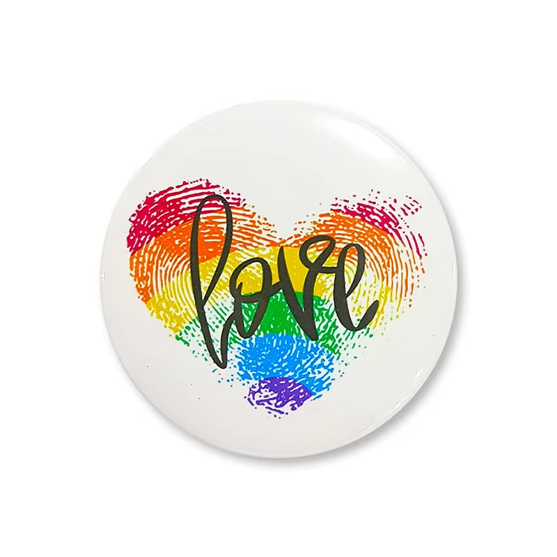Love pride pin