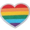 Et brodert hjerte med pridefargene.