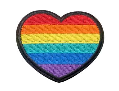 Pride hjerte svart broderi Brodert pridehjerte med svart kant. Kan festes på klær.