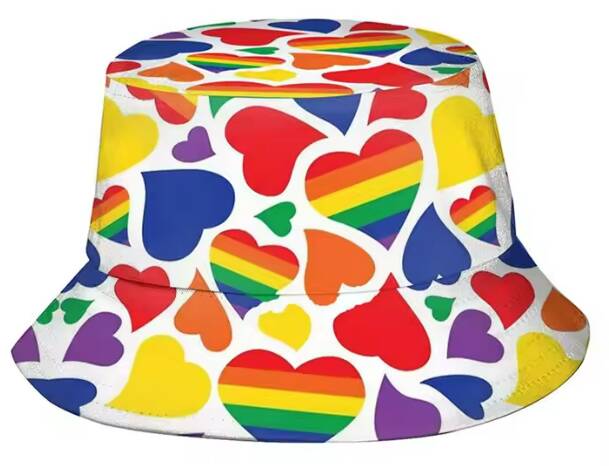 Pride hjertehatt Pridehatt med pridehjerter på.