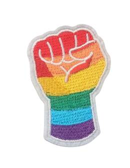 Pride knyttneve broderi Knyttneve i pride-fargene. Et broderi som kan strykes på klær.