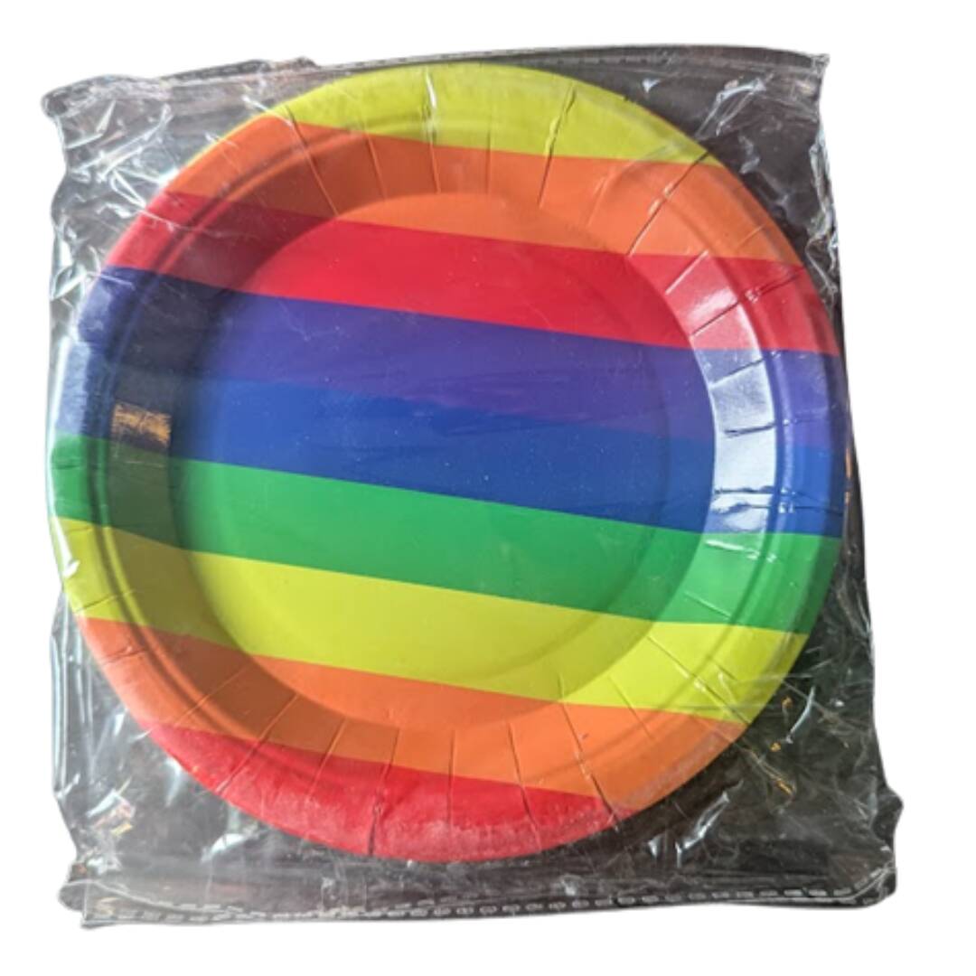 Pride pappfat som selges i 10-pakning.