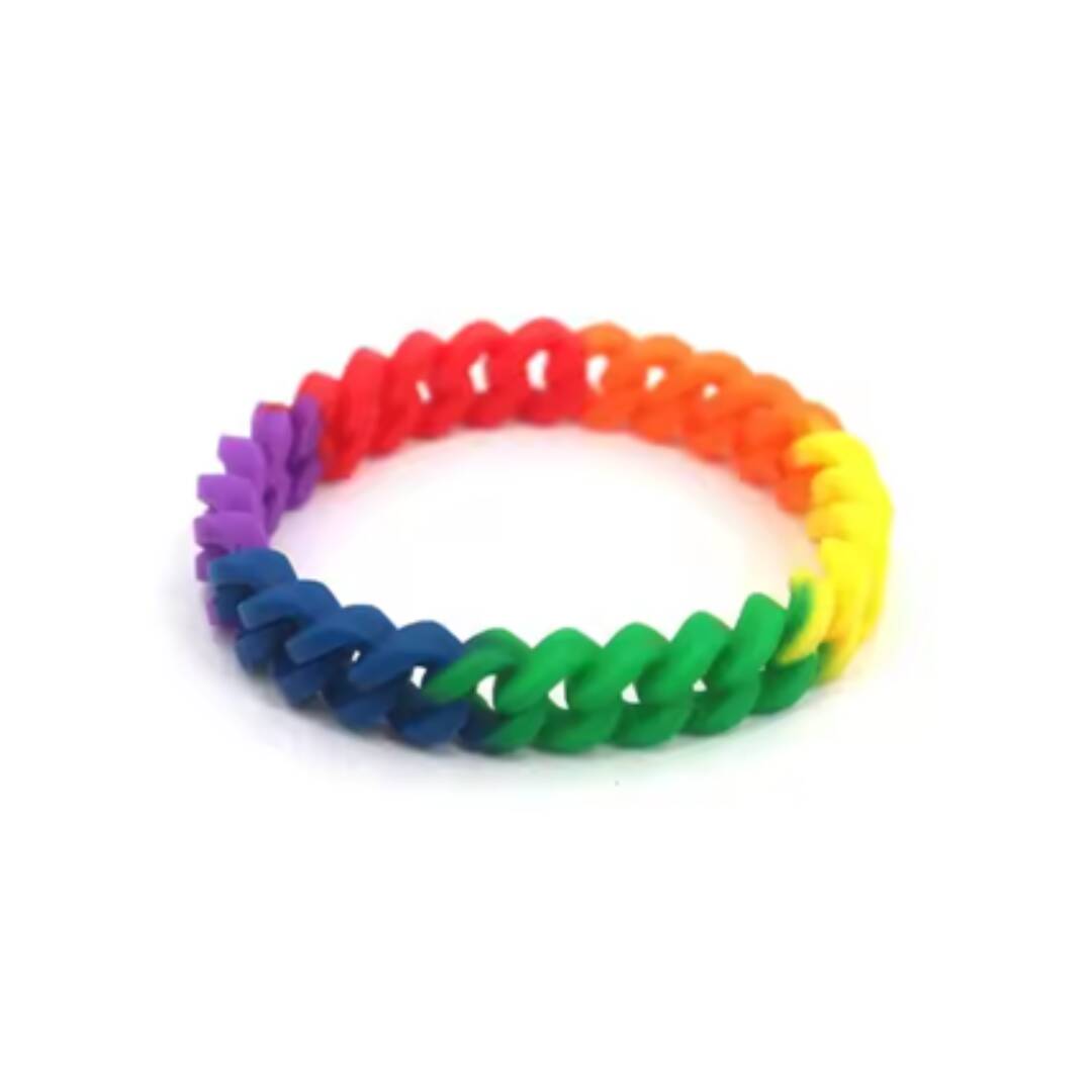 Pridefarger armbånd av silikon.