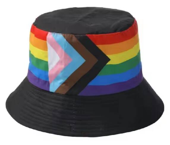 Progressiv-prideflagg-hatt.jpg Progressiv pridehatt