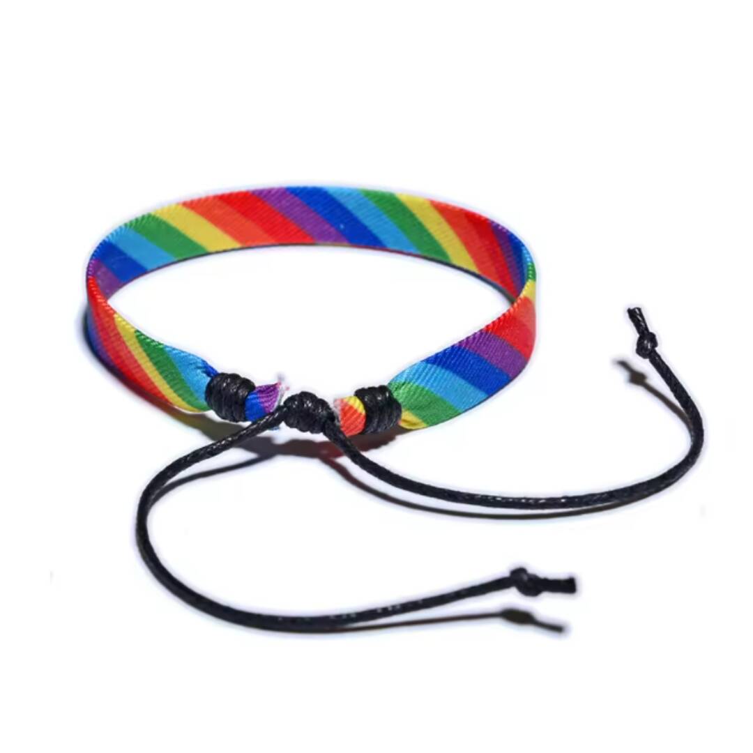 Regnbuefarget pride armbånd.