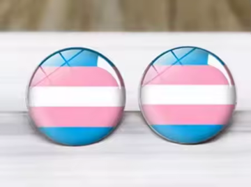 transseksuell ørepynt Ett sett med øredobber med fargene fra det transseksuelle flagget.