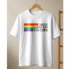Pride t-skjorte med teksten "These are my colours" og pridefargene.
