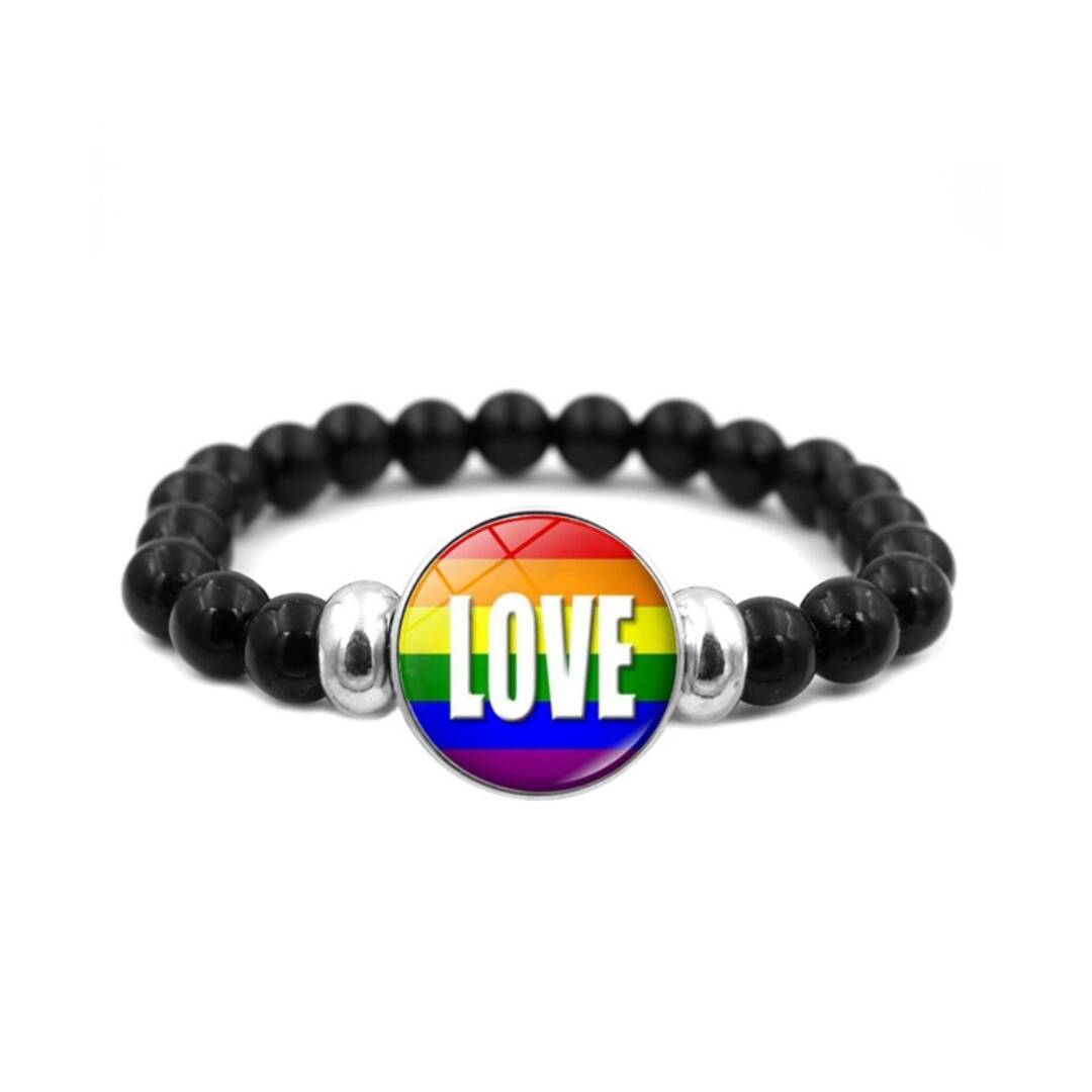 Love pridearmbånd Pride-armbånd med teksten "LOVE" på.