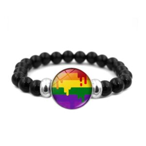 Vakkert armbånd med pride-farger.